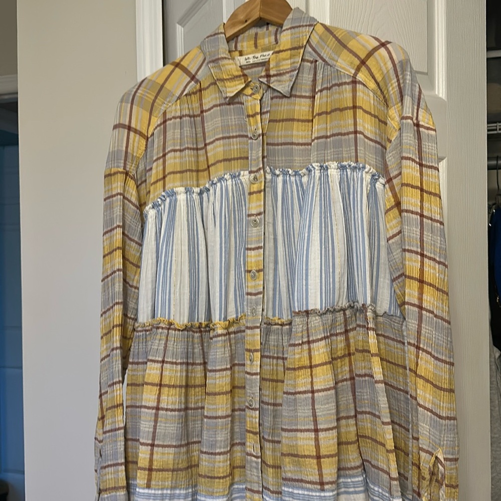 We the Free.  Waiting On Summer Plaid, oversized, boxy fit,
blouse/tunic.